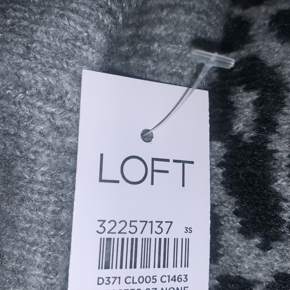 LOFT scarf & hat set NEW! Perfect for winter. This set will be stylish & warm. - Picture 5 of 6